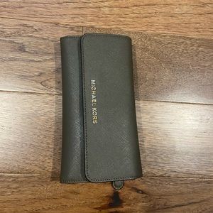 Michael Kors Jet Set Travel Wallet